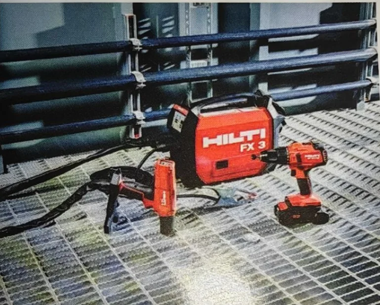 Hilti’nin FX3-A kablosuz çivili kaynak kilitleme aleti, kaynaklı çeliğin sabitleme işlemlerini kolaylaştırır